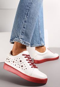Renee - Biało-Czerwone Sneakersy Sznurowane na Grubej Podeszwie Nensa. Okazja: na co dzień. Kolor: biały #1
