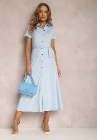 Renee - Jasnoniebieska Sukienka Koszulowa z Wiązanym Paskiem Asheila. Kolor: niebieski. Materiał: materiał. Długość rękawa: krótki rękaw. Wzór: aplikacja. Typ sukienki: koszulowe. Długość: midi #4