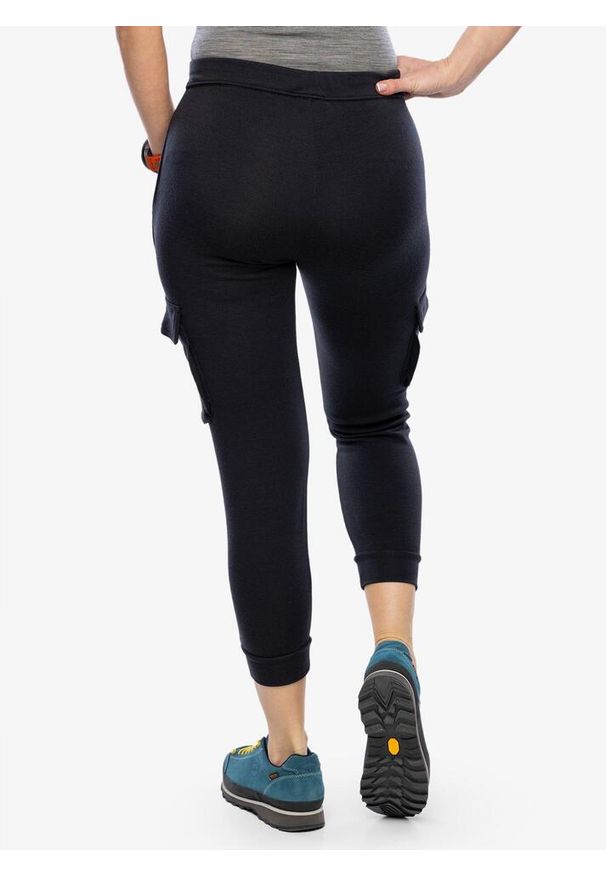 SUPER.NATURAL - Spodnie damskie Super.natural City Cargo. Kolor: czarny. Sport: fitness