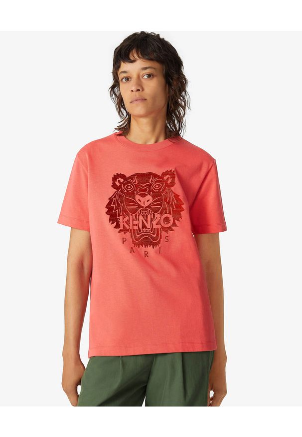Kenzo - KENZO - Luźny t-shirt z tygrysem. Kolor: czerwony. Materiał: jeans, bawełna. Wzór: aplikacja, nadruk