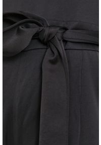 Hugo Kombinezon kolor czarny. Kolor: czarny. Materiał: tkanina. Długość rękawa: krótki rękaw. Długość: krótkie. Wzór: gładki #2