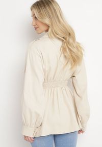 Born2be - Beżowy Krótki Płaszcz z Bufiastymi Rękawami i Elastycznym Paskiem z Klamrą Lirenda. Okazja: na co dzień. Kolor: beżowy. Długość: krótkie. Styl: casual, elegancki, klasyczny #2