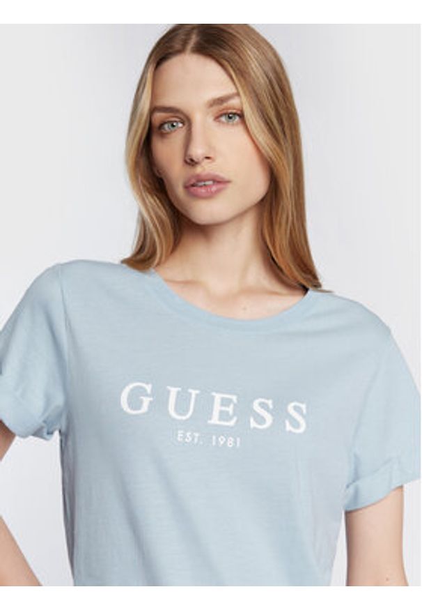 Guess T-Shirt 1981 W2BI68 K8G01 Niebieski Regular Fit. Kolor: niebieski. Materiał: bawełna