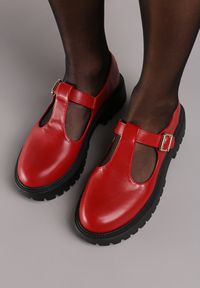 Renee - Bordowe Półbuty na Platformie Wykończone Sprzączką Berilora. Okazja: na co dzień. Zapięcie: sprzączka. Kolor: czerwony. Materiał: jeans. Obcas: na platformie. Styl: casual, elegancki #5