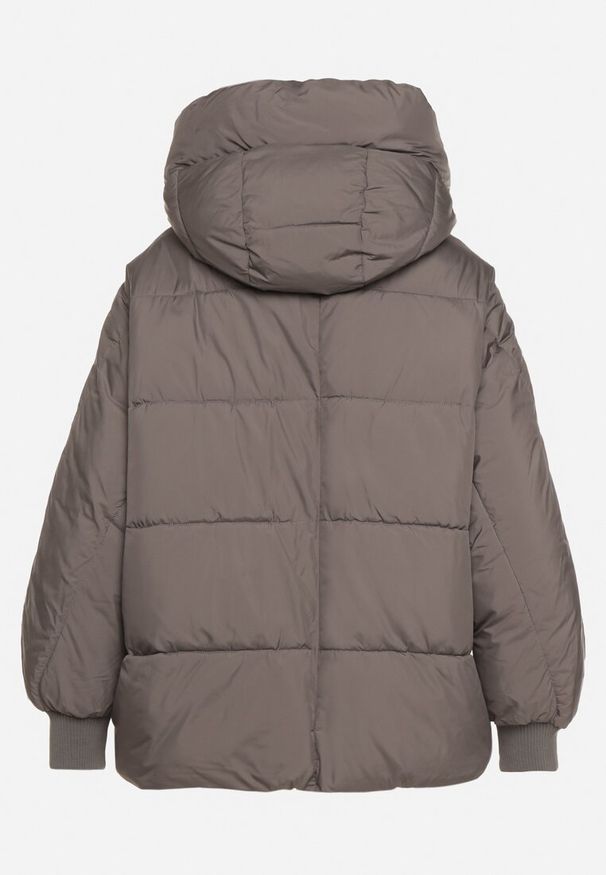 Born2be - Szara Pikowana Kurtka o Kroju Oversize z Kapturem Mevisana. Okazja: na spacer. Typ kołnierza: kaptur. Kolor: szary. Materiał: poliester, dzianina, jeans. Sezon: zima, jesień