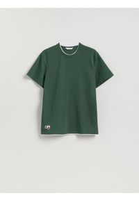 Reserved - Strukturalny t-shirt regular - ciemnozielony. Kolor: zielony. Materiał: dzianina, bawełna