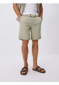 Reserved - Szorty slim fit - jasnozielony. Kolor: zielony. Materiał: bawełna, tkanina