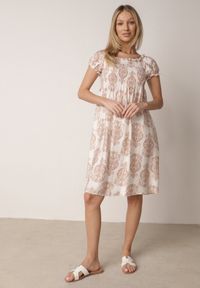 Born2be - Beżowa Wiskozowa Sukienka Hiszpanka w Etniczny Wzór Hywen. Okazja: na co dzień. Typ kołnierza: dekolt hiszpanka. Kolor: beżowy. Materiał: wiskoza. Wzór: paisley. Sezon: lato. Typ sukienki: rozkloszowane, proste. Styl: casual, klasyczny #7