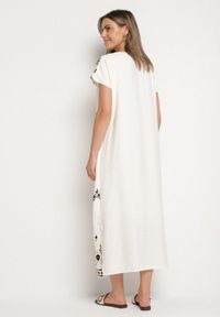 Born2be - Biało-Czarna Wiskozowa Sukienka Pudełkowa z Ornamentnym Wzorem Melosea. Okazja: na co dzień. Kolor: biały. Materiał: wiskoza. Styl: casual, elegancki #6