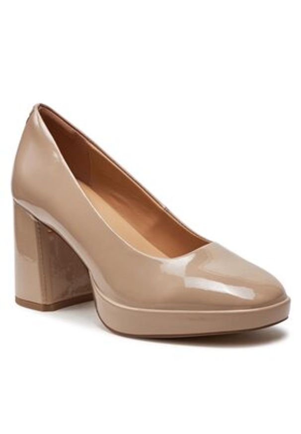 Clarks Czółenka Zoya85 Court 26176365 Beżowy. Kolor: beżowy. Materiał: lakier, skóra