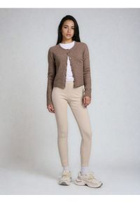 Sinsay - Prążkowane legginsy z gumką w pasie - kremowy. Kolor: kremowy. Materiał: prążkowany #1