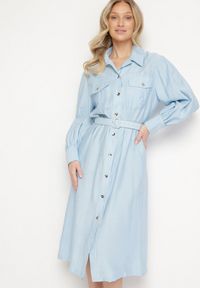 Born2be - Niebieska Wiskozowa Sukienka o Koszulowym Kroju z Paskiem z Klamrą i Kieszeniami Lisavianna. Okazja: do pracy, na co dzień, na spotkanie biznesowe. Kolor: niebieski. Materiał: wiskoza. Długość rękawa: długi rękaw. Typ sukienki: koszulowe. Styl: klasyczny, casual, elegancki, biznesowy #3