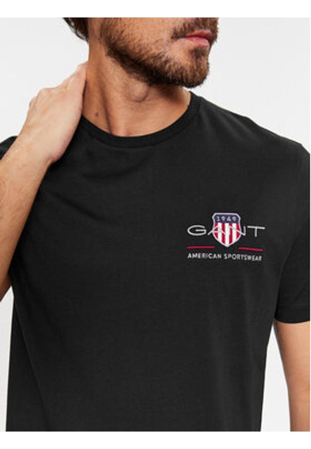 GANT - Gant T-Shirt Reg Archive Shield Emb Ss 2067004 Czarny Regular Fit. Kolor: czarny. Materiał: bawełna