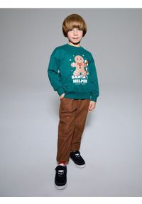 Sinsay - Sztruksowe spodnie jogger z ociepleniem - brązowy. Kolor: brązowy. Materiał: sztruks