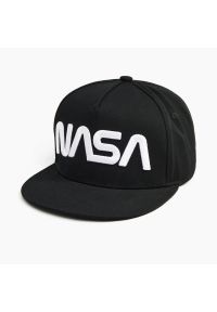 Cropp - Czarna czapka z daszkiem NASA - Czarny. Kolor: czarny