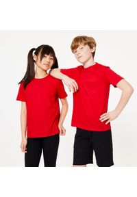 DOMYOS - Koszulka z krótkim rękawem dziecięca Domyos. Kolor: czerwony. Materiał: materiał, bawełna, tkanina, prążkowany. Długość rękawa: krótki rękaw. Długość: krótkie
