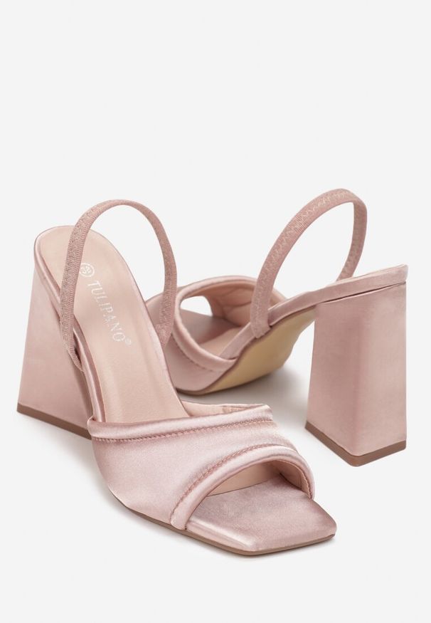 Renee - Różowe Sandały na Stożkowym Obcasie z Ozdobnym Paskiem i Satynowym Wykończeniem Haizle. Zapięcie: pasek. Kolor: różowy. Materiał: satyna. Obcas: na obcasie. Wysokość obcasa: średni