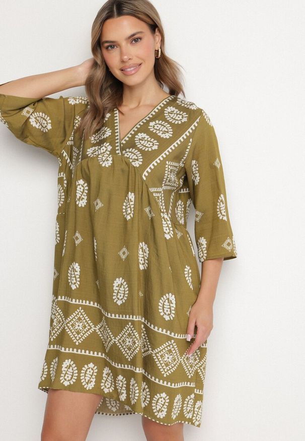 Born2be - Ciemnozielona Wiskozowa Sukienka ze Wzorem Boho Frisana. Okazja: na co dzień. Typ kołnierza: dekolt w kształcie V. Kolor: zielony. Materiał: wiskoza. Styl: boho