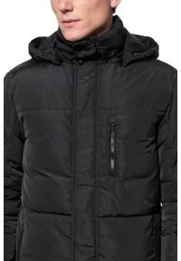 Wrangler - WRANGLER PROTECTOR JACKET MĘSKA KURTKA ZIMOWA Z KAPTUREM BLACK W4A2W3100. Typ kołnierza: kaptur. Kolor: czarny. Materiał: puch. Sezon: zima #9