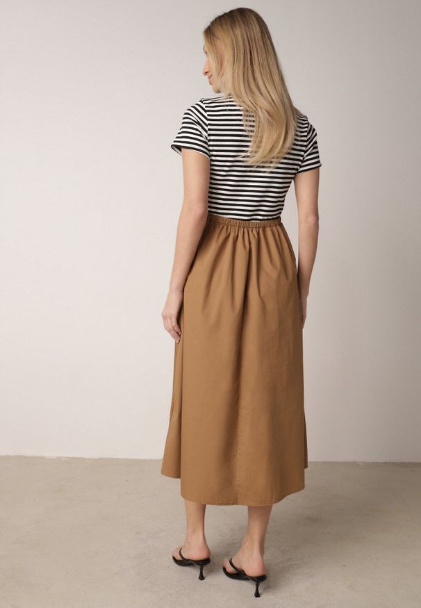 Born2be - Czarno-Beżowa Rozkloszowana Sukienka z Bawełny z Górą w Paski Aethephaia. Okazja: na co dzień. Kolor: czarny. Materiał: bawełna. Wzór: paski. Sezon: lato. Typ sukienki: rozkloszowane, proste. Styl: casual, klasyczny