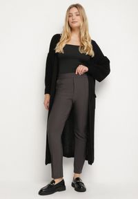 Born2be - Ciemnoszare Spodnie Ozdobione Imitacją Kieszeni Faliona. Okazja: na co dzień. Kolor: szary. Wzór: aplikacja. Styl: casual, elegancki #3