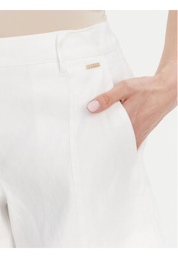 Guess Szorty materiałowe W5GD1W WH5L2 Biały Regular Fit. Kolor: biały. Materiał: materiał, len