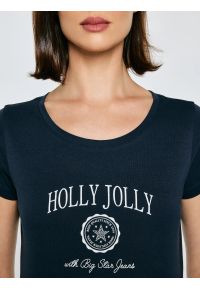 Big-Star - Koszulka damska z nadrukiem granatowa Serra 403. Okazja: na co dzień. Kolor: niebieski. Materiał: dzianina, bawełna, jeans. Długość rękawa: krótki rękaw. Długość: krótkie. Wzór: nadruk. Sezon: zima. Styl: wizytowy, casual, retro, klasyczny #5