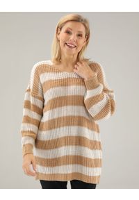 Unisono - BEŻOWY SWETER W PASKI 209-2204 CAMELLO. Kolor: beżowy. Materiał: akryl. Wzór: paski #1