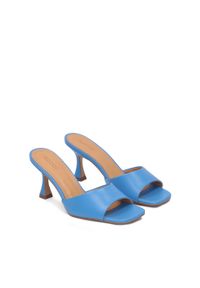 Kazar - Niebieskie skórzane klapki square toe. Kolor: niebieski. Materiał: skóra. Obcas: na obcasie. Styl: klasyczny. Wysokość obcasa: średni #4