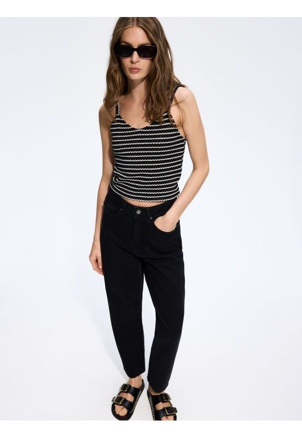 Reserved - Jeansy mom fit - czarny. Kolor: czarny