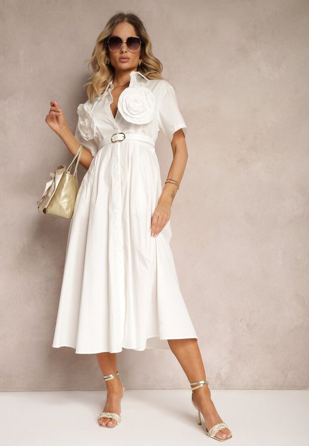 Renee - Biała Rozkloszowana Sukienka z Bawełny z Kwiatami na Rękawach i Paskiem w Talii Andronea. Okazja: na co dzień, na imprezę. Kolor: biały. Materiał: bawełna. Wzór: kwiaty. Typ sukienki: rozkloszowane, proste. Styl: casual, elegancki