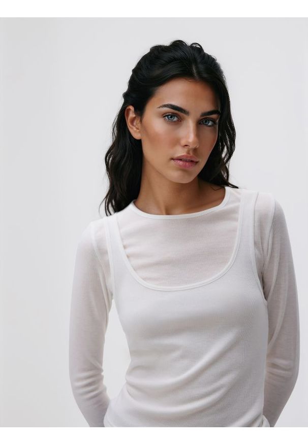 Reserved - Prążkowana bluzka dwuwarstwowa - biały. Kolor: biały. Materiał: prążkowany