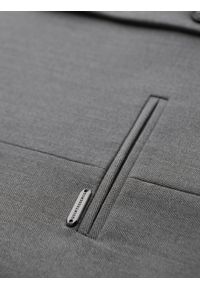 Ombre Clothing - Elegancka męska kamizelka w jodełkę SLIM FIT - szara V1 - Rozmiar: S. Okazja: na spotkanie biznesowe, do pracy, na co dzień. Typ kołnierza: golf. Kolor: szary. Materiał: tkanina, wiskoza, poliester, materiał, elastan. Wzór: jodełka. Styl: elegancki