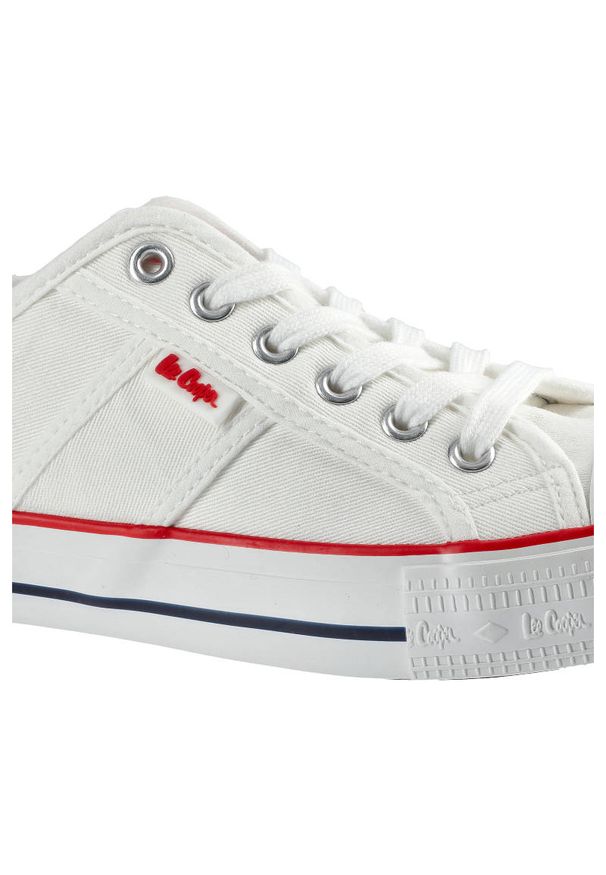 Białe Trampki Damskie Lee Cooper Stylowe Obuwie. Okazja: na co dzień. Kolor: biały. Materiał: skóra ekologiczna, materiał, guma. Szerokość cholewki: normalna. Wzór: aplikacja. Sezon: lato. Styl: elegancki