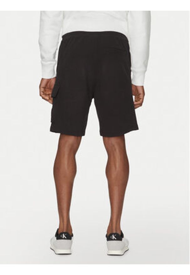 Calvin Klein Jeans Szorty sportowe J30J327284 Czarny Regular Fit. Kolor: czarny. Materiał: bawełna. Styl: sportowy