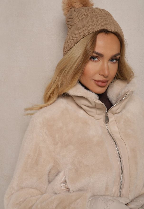 Renee - Beżowa Kurtka Futrzana o Krótkim Kroju z Ozdobnym Kołnierzem i Ściągaczem Semiritae. Okazja: na co dzień, na spacer. Typ kołnierza: golf. Kolor: beżowy. Materiał: futro. Długość: krótkie. Styl: klasyczny, elegancki, casual
