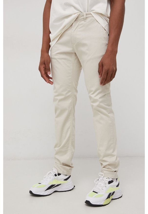 Tom Tailor Spodnie męskie kolor beżowy dopasowane. Kolor: beżowy. Materiał: tkanina, bawełna. Wzór: gładki