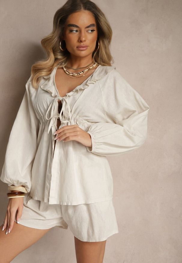 Renee - Beżowy Komplet z Lnem Szorty i Bluzka z Wiązaniem i Falbanką Mirovenia. Kolor: beżowy. Materiał: len. Wzór: aplikacja