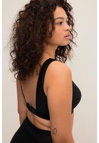 ULLA POPKEN - Top bikini, miękkie miseczki, siateczkowe wstawki. Kolekcja: plus size. Kolor: czarny. Materiał: elastan, poliamid