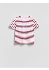 Reserved - T-shirt z haftowanym napisem - inny. Materiał: bawełna. Wzór: napisy, haft