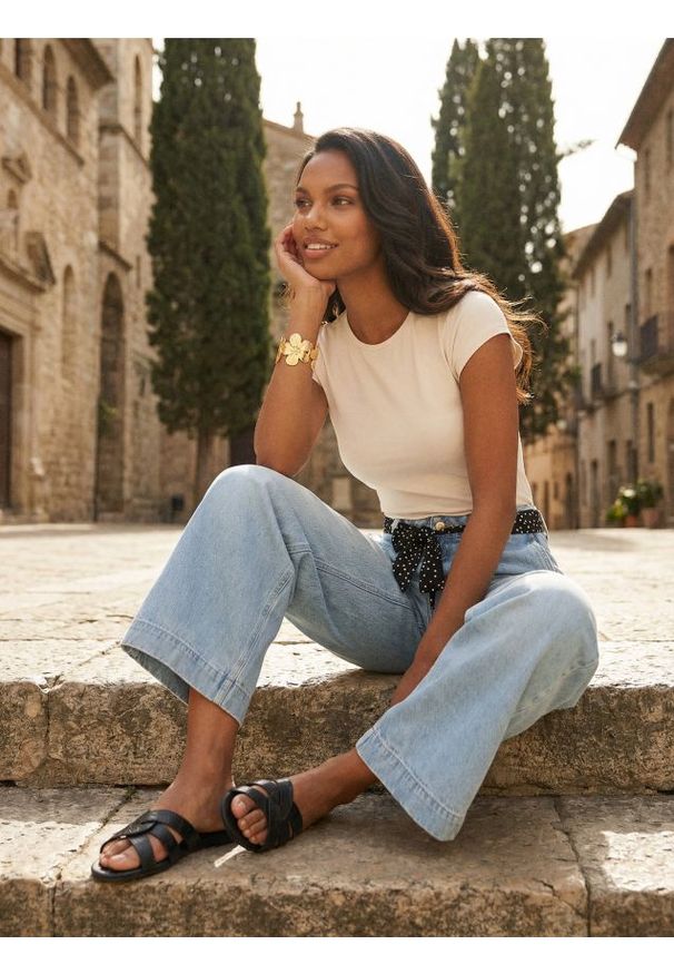 Sinsay - Bawełniana koszulka basic - kremowy. Kolor: kremowy. Materiał: bawełna