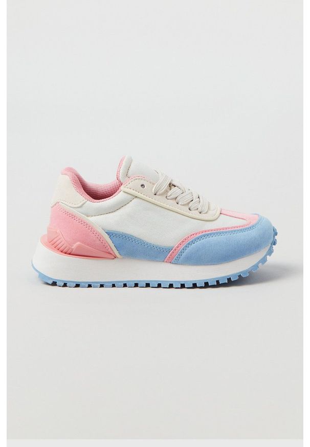 OVS buty dziecięce. Nosek buta: okrągły. Zapięcie: sznurówki. Materiał: guma