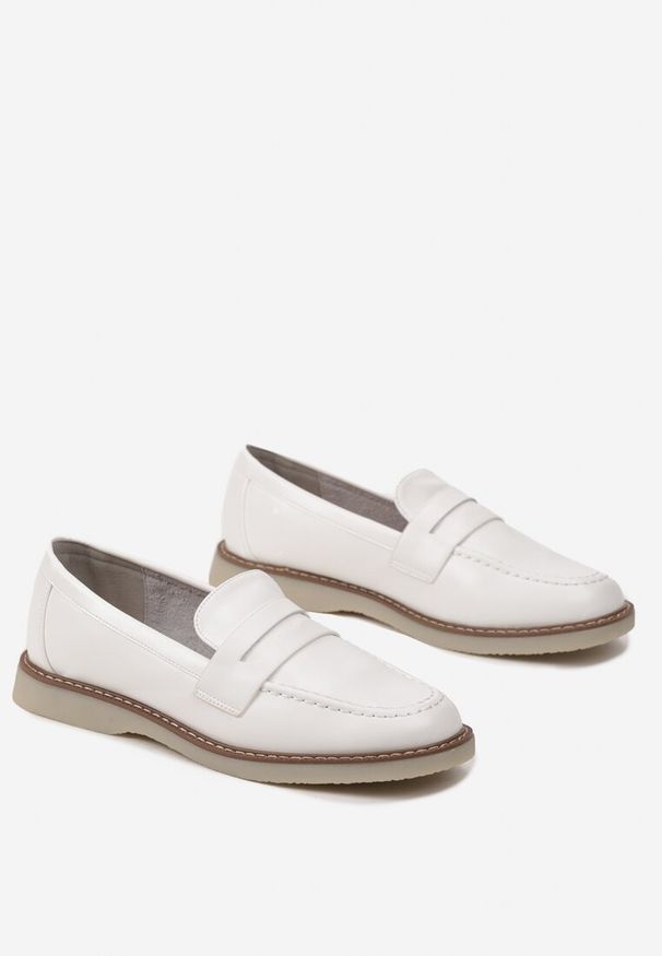 Born2be - Białe Eleganckie Mokasyny z Paskiem z Wycięciem Omnivena. Zapięcie: pasek. Kolor: biały. Styl: elegancki
