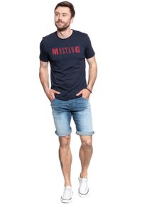 Mustang - SPODENKI MĘSKIE MUSTANG 5 Pocket Short DENIM BLUE 1007108 5000 783. Materiał: denim