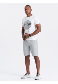 Ombre Clothing - Krótkie męskie spodenki dresowe z dzianiny ottoman – szare V2 - Rozmiar: S. Kolor: szary. Materiał: dresówka, dzianina. Długość: krótkie. Wzór: aplikacja. Sezon: lato #4