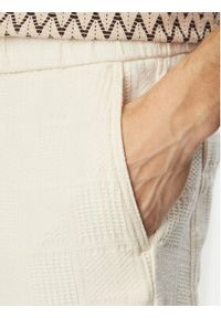 JOOP! Jeans Szorty materiałowe Riv-W 30102887 Kremowy Regular Fit. Kolor: kremowy. Materiał: bawełna #4