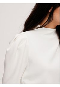 Selected Femme Bluzka Fenja 16088133 Biały Regular Fit. Kolor: biały. Materiał: syntetyk