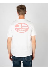 Diesel T-Shirt "T-Just" | A06495 0GRAI | Mężczyzna | Biały. Okazja: na co dzień. Kolor: biały. Materiał: bawełna. Wzór: nadruk. Styl: casual #4