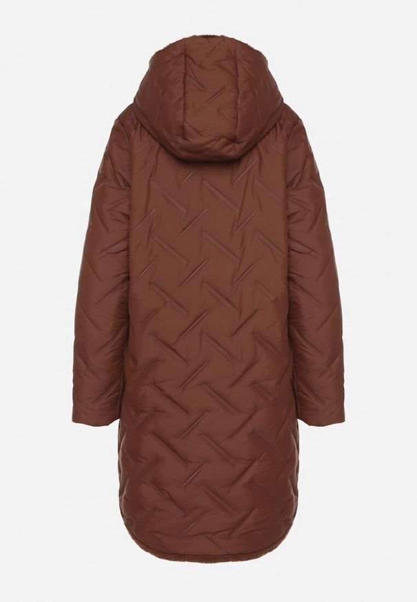 Born2be - Brązowa Długa Kurtka Dwustronna z Pikowanymi Przeszyciami i Kapturem Olidia. Okazja: na spacer, na co dzień. Kolor: brązowy. Materiał: dzianina, jeans, futro, poliester. Długość: długie. Styl: casual, elegancki