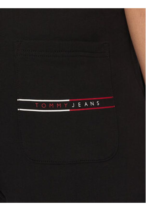 Tommy Jeans Szorty sportowe Entry Graphic DM0DM21369 Czarny Regular Fit. Kolor: czarny. Materiał: bawełna. Styl: sportowy